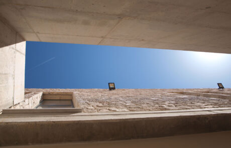 vista del cielo desde el interior de la bodega