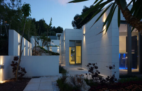 zona exterior de una vivienda con vegetación