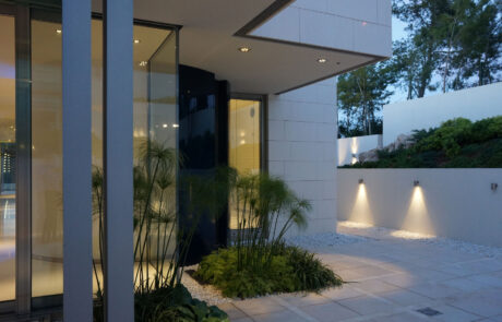 zona exterior de una vivienda con vegetación